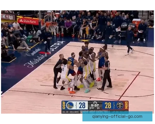 勇士掘金赛场冲突三人被罚小佩顿撞倒对手领一级恶犯